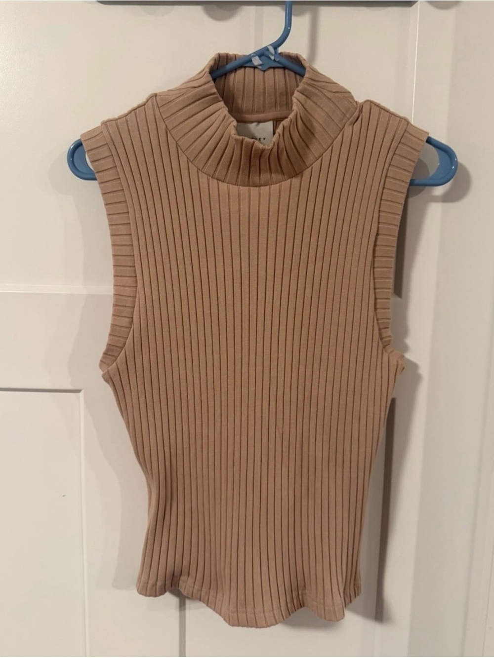 Varley Sleeveless Ribbed Mock Neck Top - Beige like new size Medium